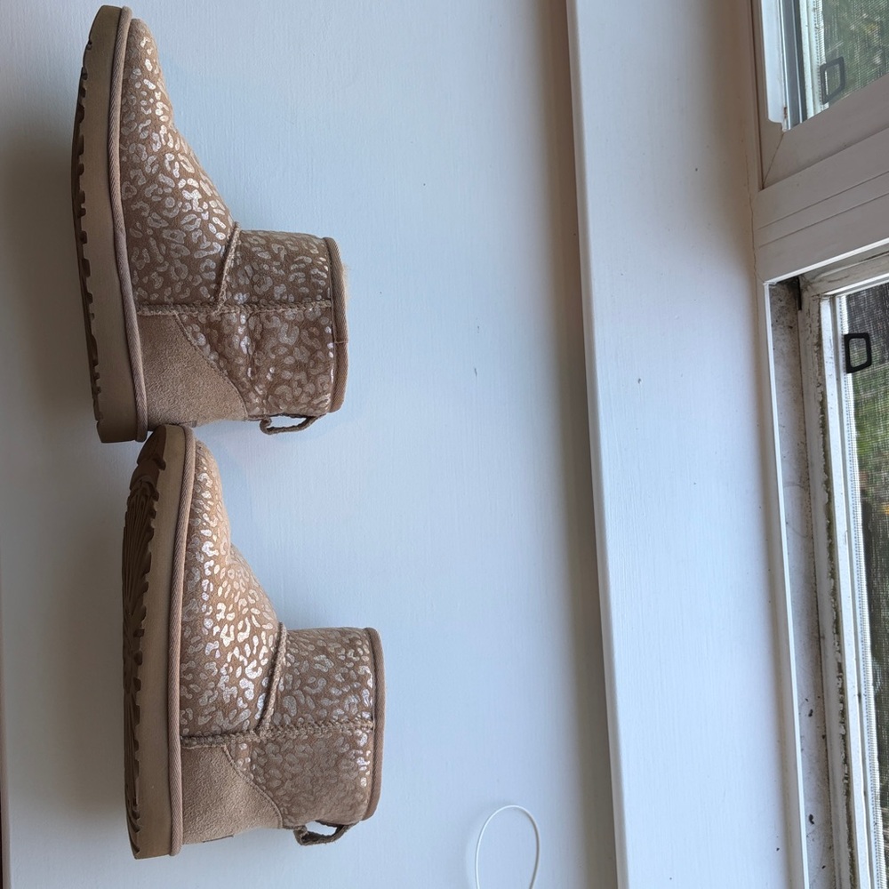 UGG Classic Mini in Snow Leopard - Picture 4 of 8